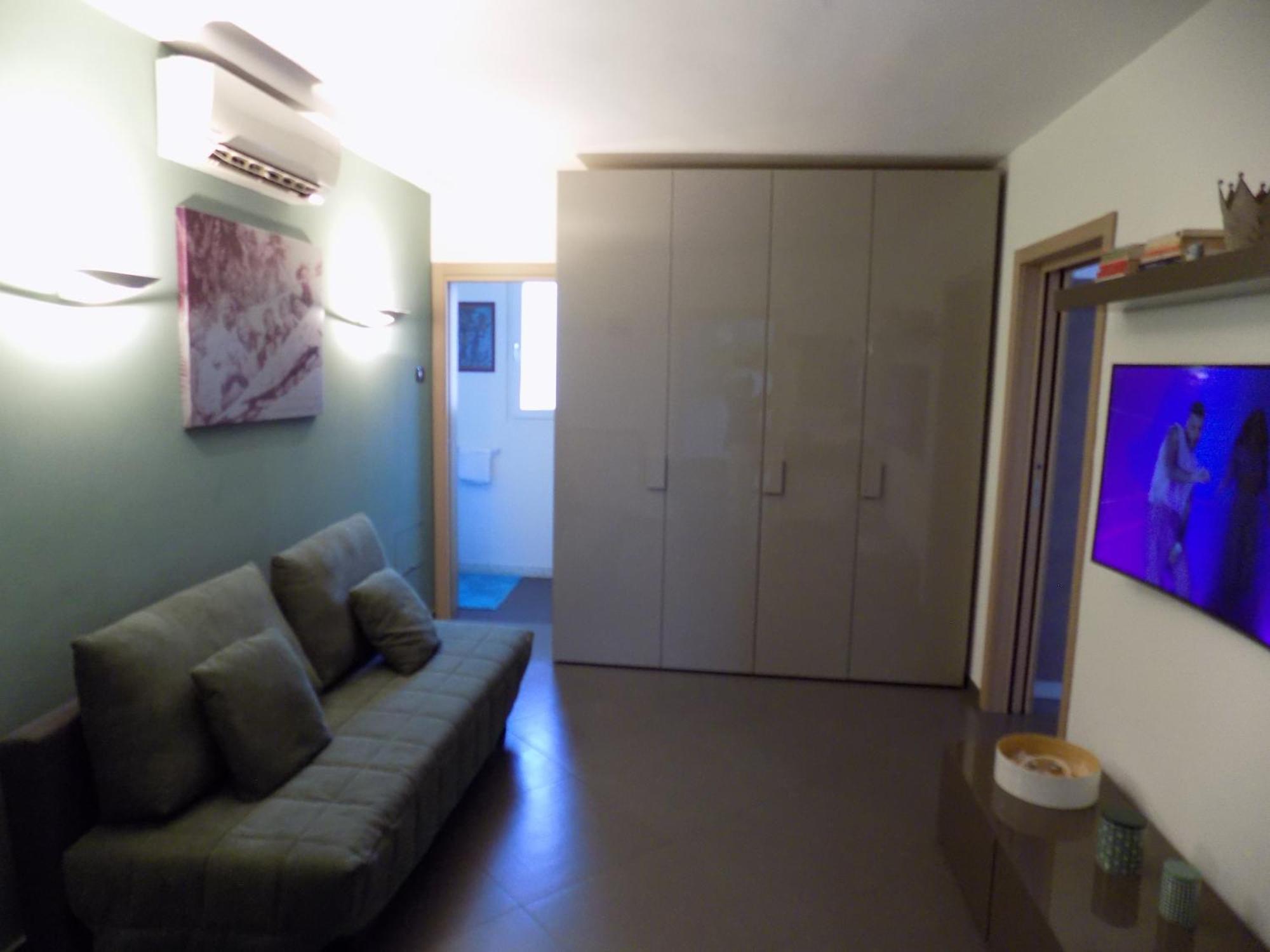 Апартаменты Attico Stazione - Montello 16 Бари Экстерьер фото